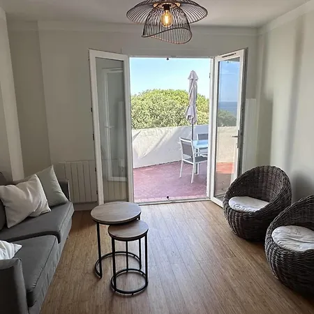 3p With Terrace Facing The Sea *
