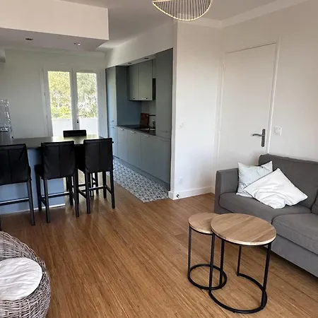 3p With Terrace Facing The Sea Apartment