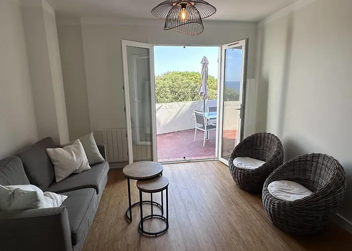 3p With Terrace Facing The Sea *