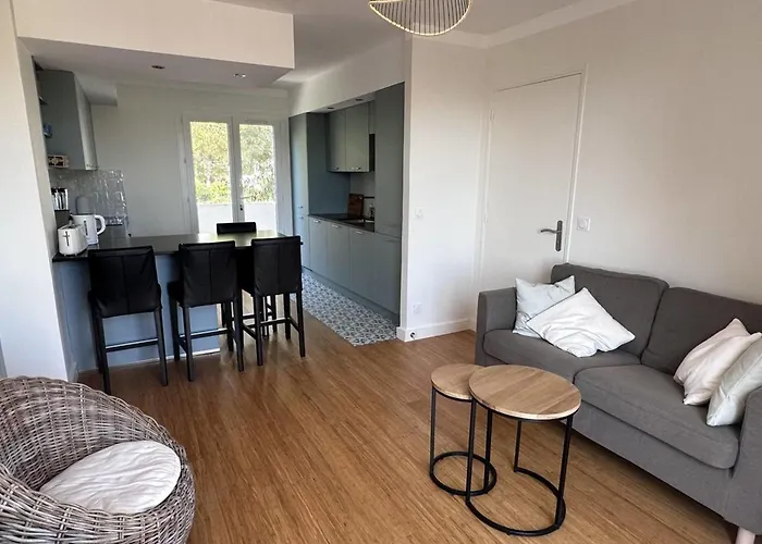 3p With Terrace Facing The Sea Apartment